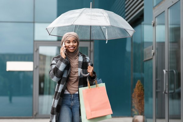Optimisez votre stratégie avec des parapluies publicitaires